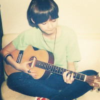 清纯甜美的唯美女生头像弹吉他的,拿吉他,抱着吉他的都有,吉他控的来了