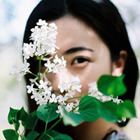 仙女般娇喘微微的欧美带花女生唯美头像,站在阳光下真漂亮