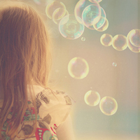 让泡泡带着我的梦想一起飞翔,一同消失_唯美qq女生吹泡泡头像