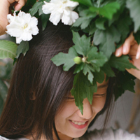 唯美意境森系高贵典雅的女生qq头像图片,与花有关的,拿着花的,戴花的,在花间的