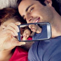 拿手机自拍的情侣头像,我们是最幸福的,最美丽的